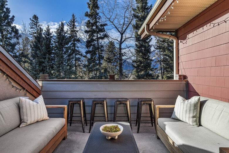 Sunlit Mountain Penthouse with Private Deck & Resort Amenities - Canmore, Canada