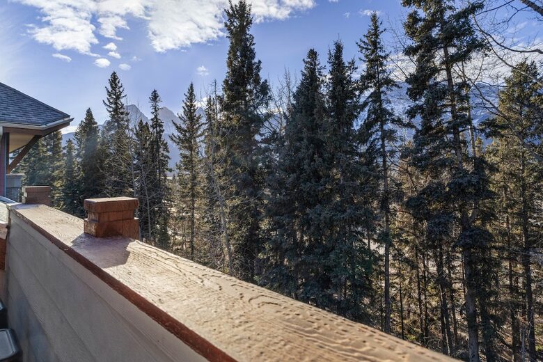 Sunlit Mountain Penthouse with Private Deck & Resort Amenities - Canmore, Canada
