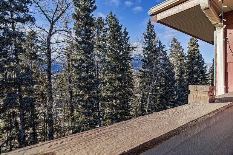 Sunlit Mountain Penthouse with Private Deck & Resort Amenities - Canmore, Canada
