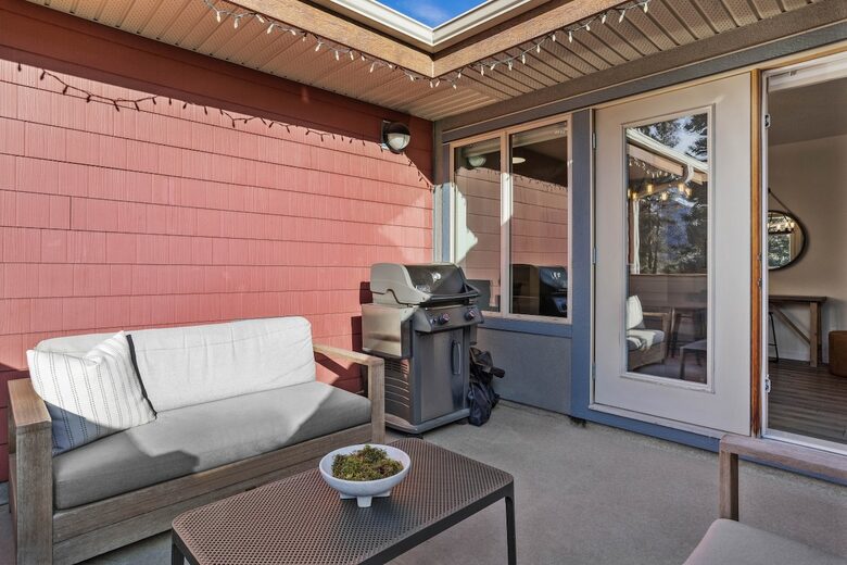 Sunlit Mountain Penthouse with Private Deck & Resort Amenities - Canmore, Canada