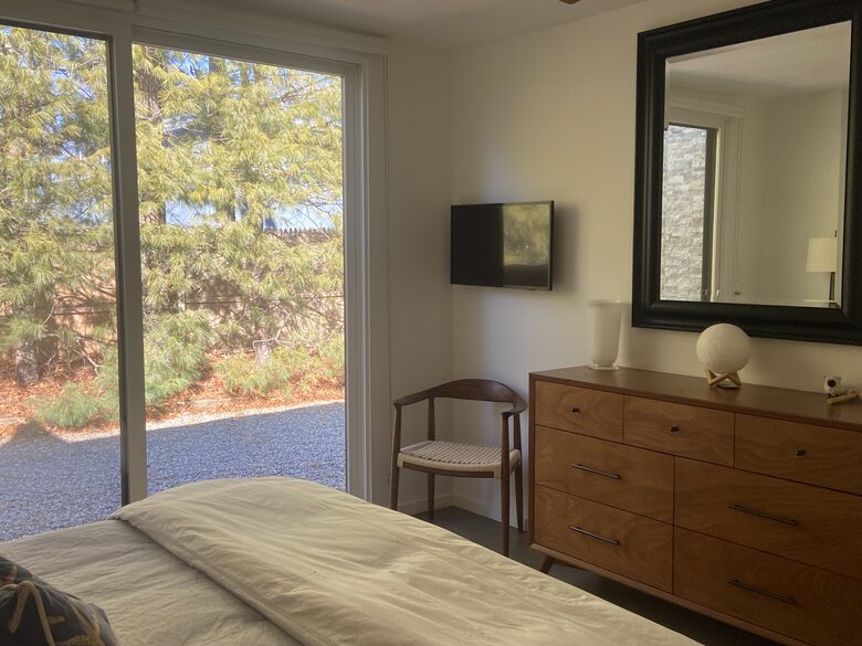 Mid-Century Modern Oasis in East Hampton - East Hampton, New York