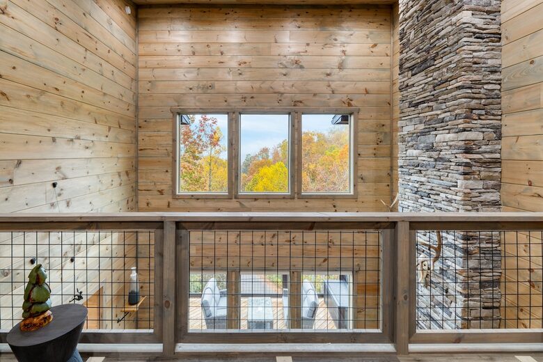 Mountain Majesty at Rambling Ridge Lodge - Gatlinburg, Tennessee