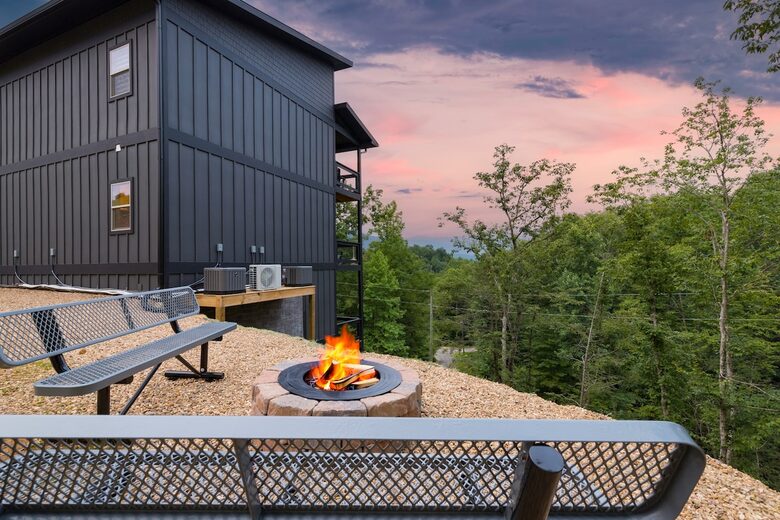 Mountain Majesty at Rambling Ridge Lodge - Gatlinburg, Tennessee