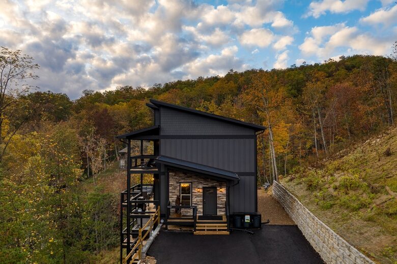 Mountain Majesty at Rambling Ridge Lodge - Gatlinburg, Tennessee
