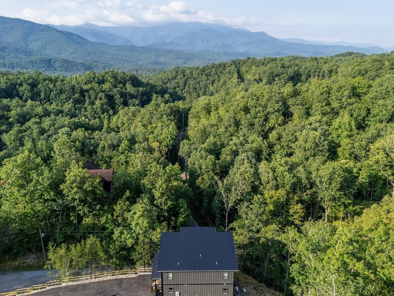Mountain Majesty at Rambling Ridge Lodge - Gatlinburg, Tennessee