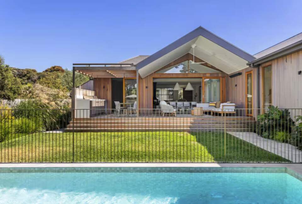 Secluded Elegance with Pool & Spa in Blairgowrie’s Coastal Haven - Blairgowrie, Australia