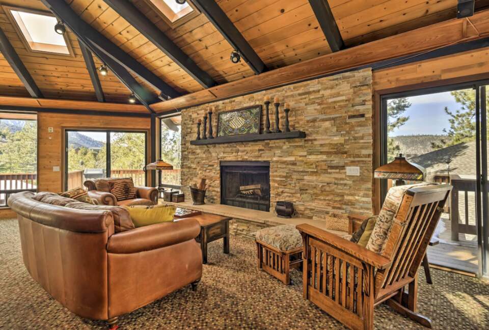 The Grand Woodland Cabin | Rustic Elegance in the Heart of Pine Mountain Club - Pine Mountain Club, California