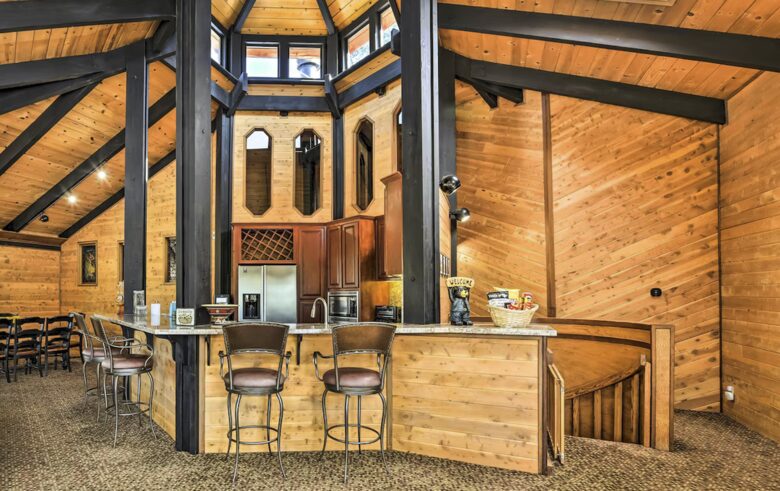 The Grand Woodland Cabin | Rustic Elegance in the Heart of Pine Mountain Club - Pine Mountain Club, California