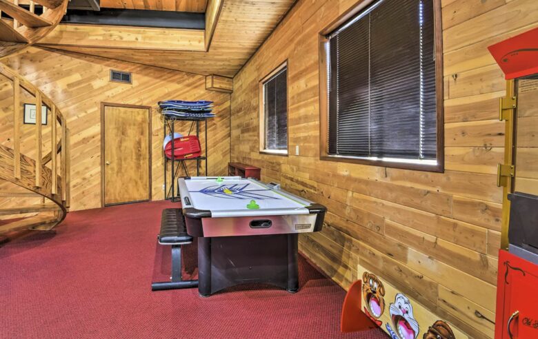 The Grand Woodland Cabin | Rustic Elegance in the Heart of Pine Mountain Club - Pine Mountain Club, California