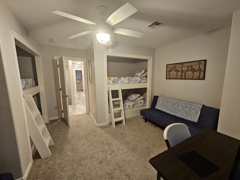 Bunkroom with 4 Bunks and Futon