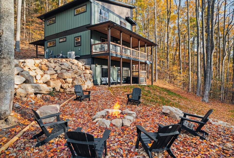 Modern Mountain Escape with Private Indoor Pool - Sevierville, Tennessee