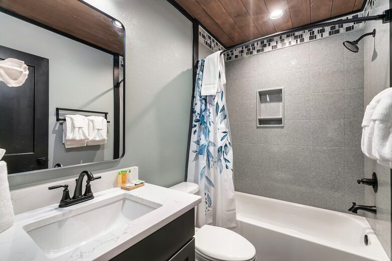 Modern Mountain Escape with Private Indoor Pool - Sevierville, Tennessee