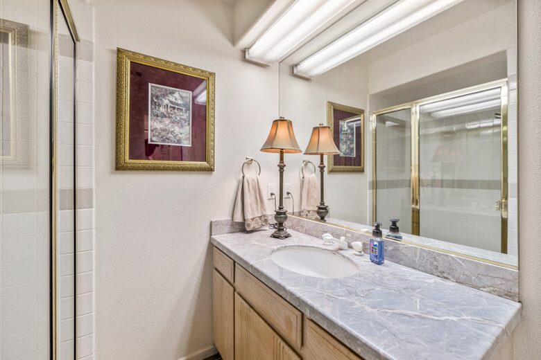 3rd bedroom restroom