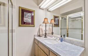 3rd bedroom restroom