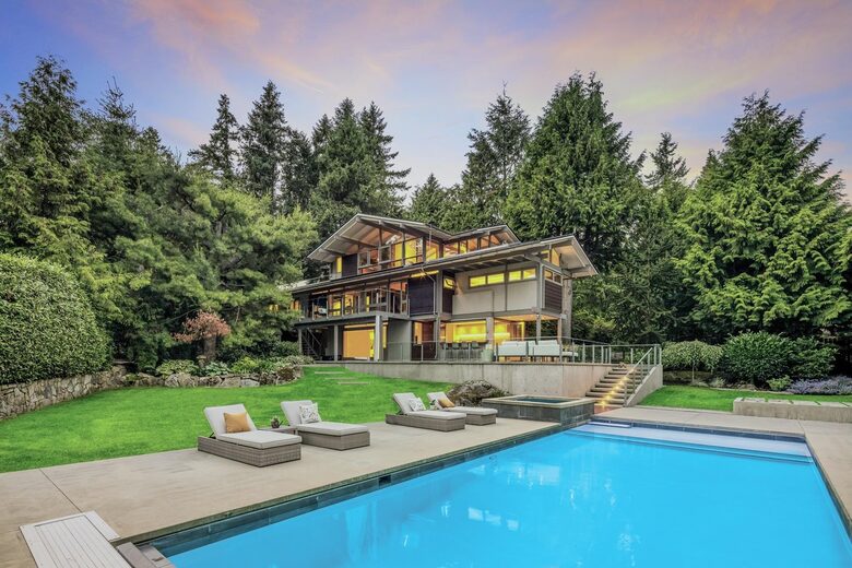 Iconic Mid-Century Modern Retreat in West Vancouver - West Vancouver, Canada