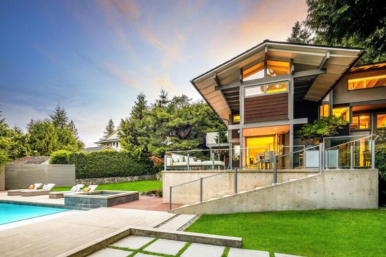 Iconic Mid-Century Modern Retreat in West Vancouver - West Vancouver, Canada