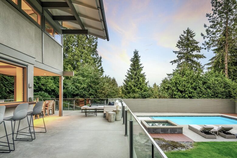 Iconic Mid-Century Modern Retreat in West Vancouver - West Vancouver, Canada