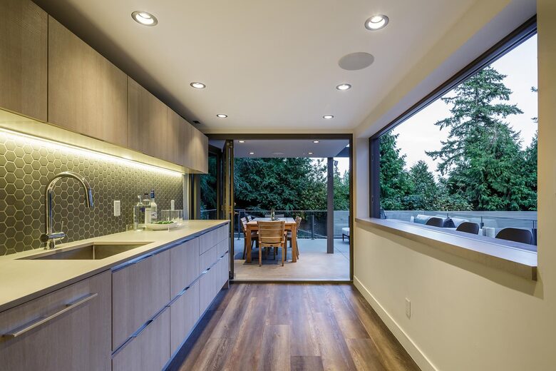 Iconic Mid-Century Modern Retreat in West Vancouver - West Vancouver, Canada
