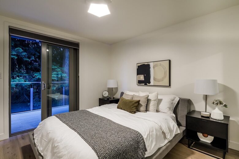 Iconic Mid-Century Modern Retreat in West Vancouver - West Vancouver, Canada
