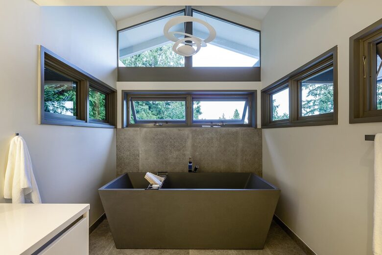 Iconic Mid-Century Modern Retreat in West Vancouver - West Vancouver, Canada