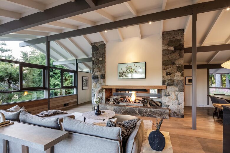 Iconic Mid-Century Modern Retreat in West Vancouver - West Vancouver, Canada