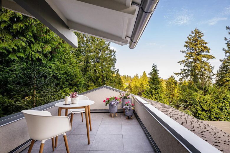 Iconic Mid-Century Modern Retreat in West Vancouver - West Vancouver, Canada