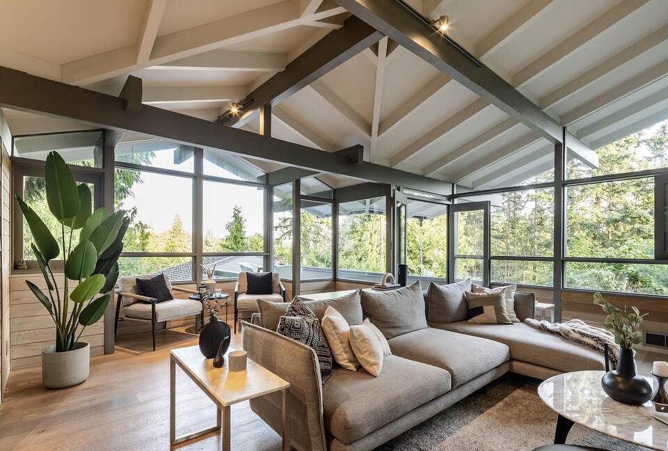 Iconic Mid-Century Modern Retreat in West Vancouver - West Vancouver, Canada