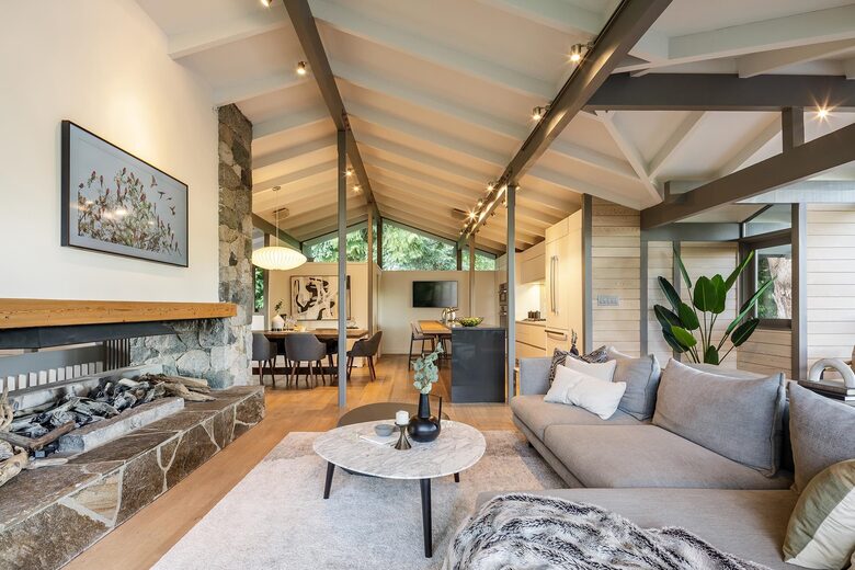 Iconic Mid-Century Modern Retreat in West Vancouver - West Vancouver, Canada