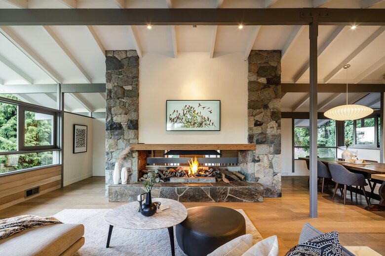 Iconic Mid-Century Modern Retreat in West Vancouver - West Vancouver, Canada