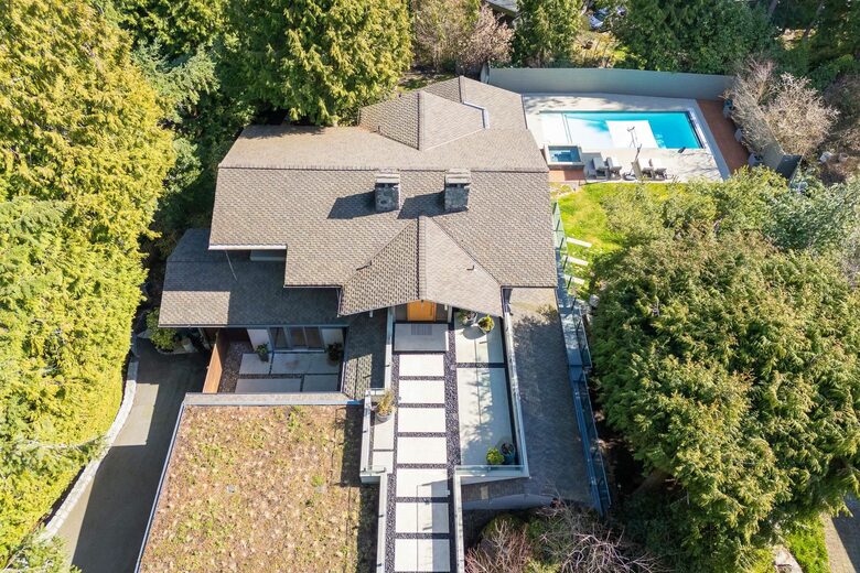 Iconic Mid-Century Modern Retreat in West Vancouver - West Vancouver, Canada