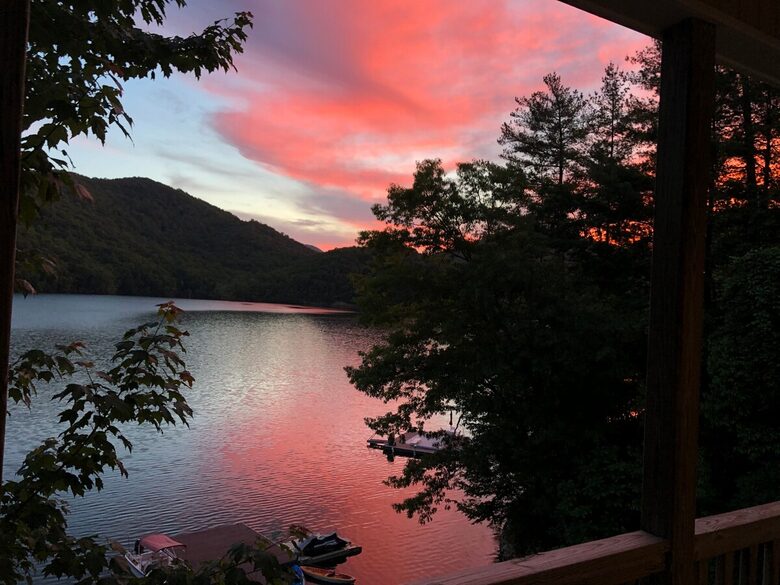 A Private Retreat on Nantahala Lake - Topton, North Carolina