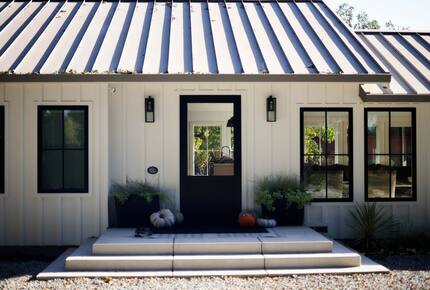 Elegant Napa Getaway with Poolside Views and Wine Country Charm - Napa, California