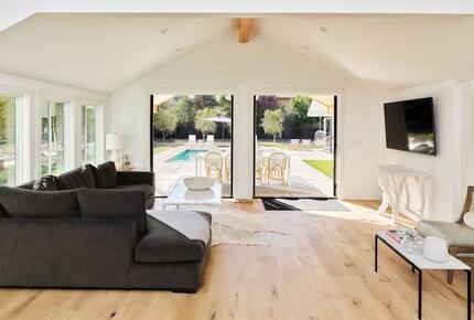 Elegant Napa Getaway with Poolside Views and Wine Country Charm - Napa, California