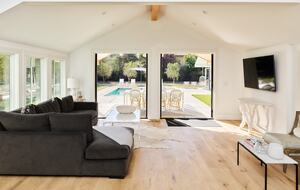 Elegant Napa Getaway with Poolside Views and Wine Country Charm - Napa, California