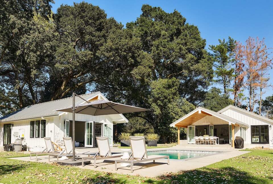 Elegant Napa Getaway with Poolside Views and Wine Country Charm - Napa, California