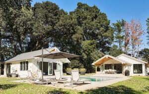 Elegant Napa Getaway with Poolside Views and Wine Country Charm - Napa, California