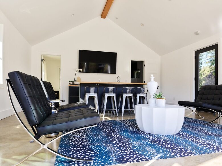 Elegant Napa Getaway with Poolside Views and Wine Country Charm - Napa, California