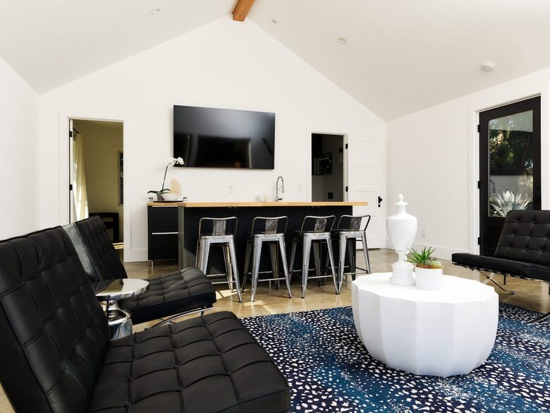 Elegant Napa Getaway with Poolside Views and Wine Country Charm - Napa, California