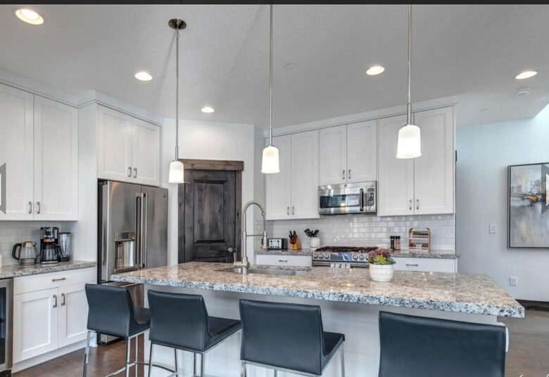Scenic Splendor & Sophisticated Style in Park City - Heber City, Utah