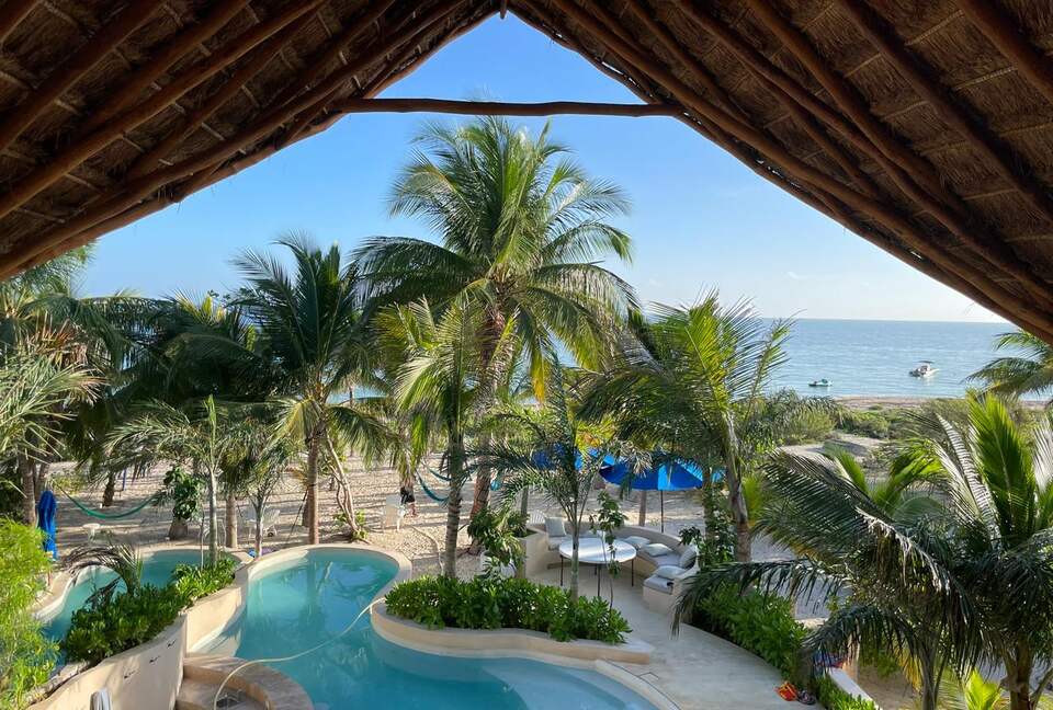 Modern Beachfront Escape with Panoramic Gulf Views - Ixil, Mexico