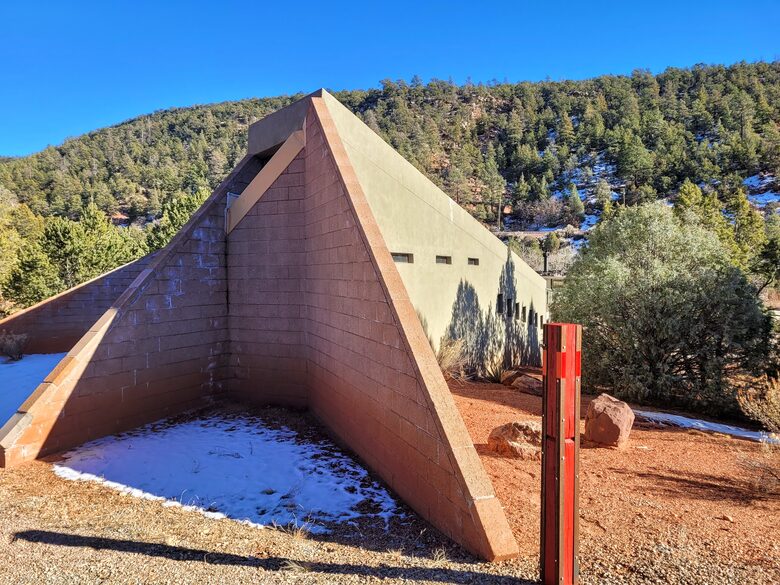 Exclusive Santa Fe Escape with Iconic Design and Natural Beauty - Glorieta, New Mexico