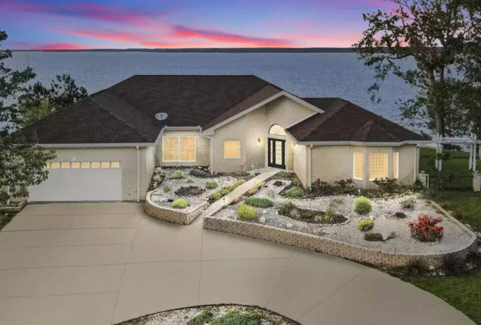Spacious Hilltop Haven Overlooking Toledo Bend - Milam, Texas