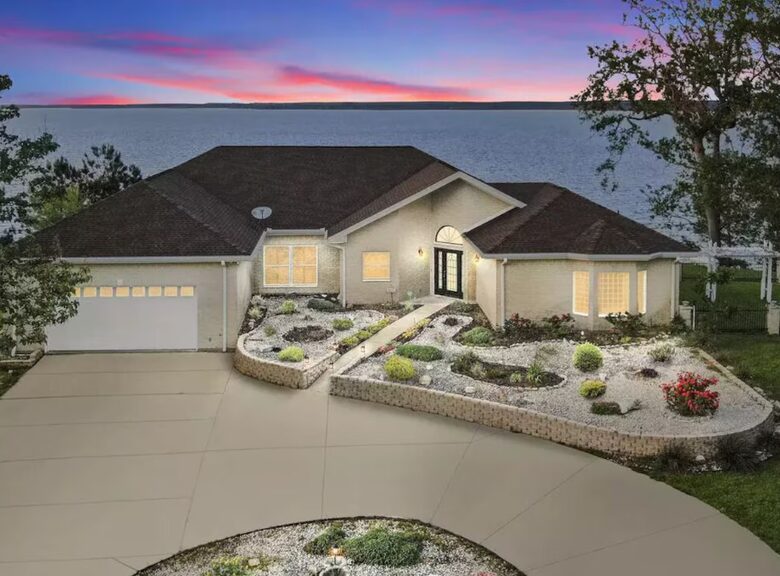Spacious Hilltop Haven Overlooking Toledo Bend - Milam, Texas