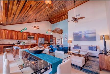 Caribbean Bliss: A Beachfront Haven in San Pedro - San Pedro, Belize