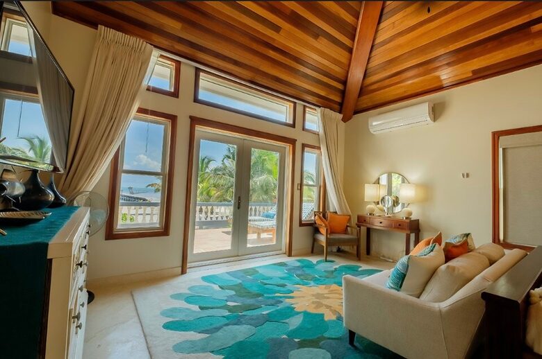 Caribbean Bliss: A Beachfront Haven in San Pedro - San Pedro, Belize