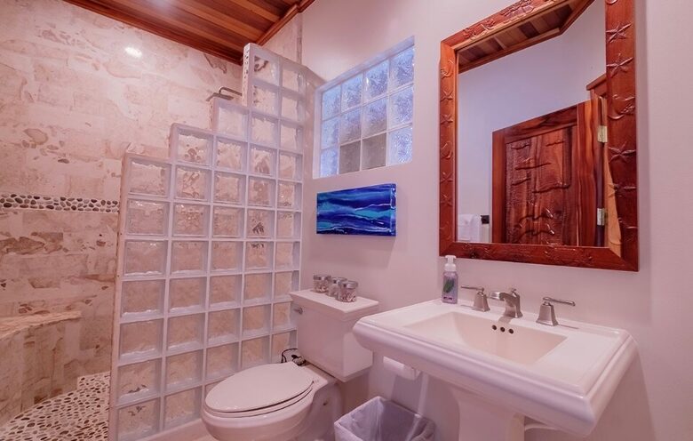 Caribbean Bliss: A Beachfront Haven in San Pedro - San Pedro, Belize