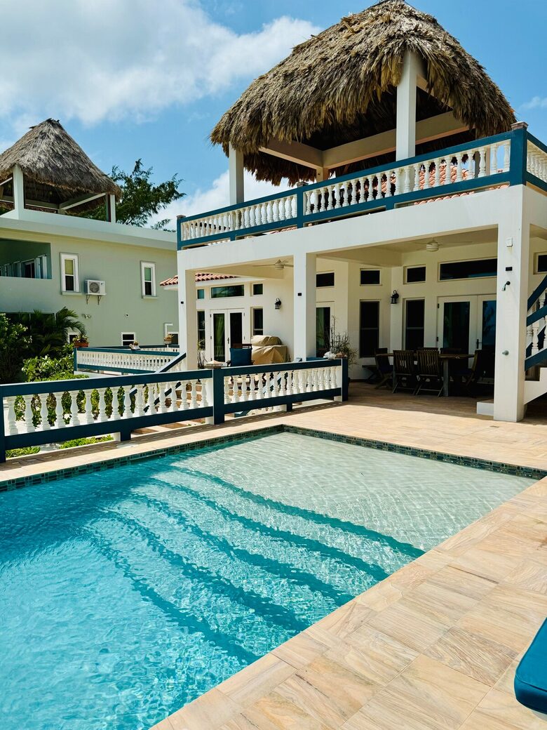 Caribbean Bliss: A Beachfront Haven in San Pedro - San Pedro, Belize