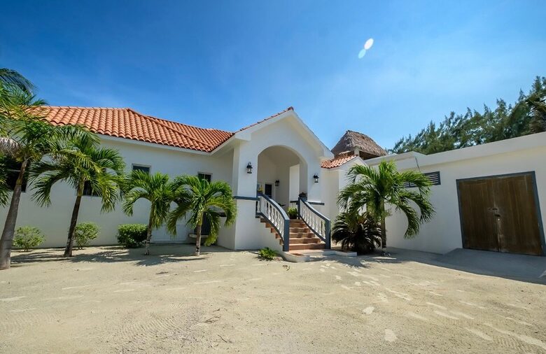 Caribbean Bliss: A Beachfront Haven in San Pedro - San Pedro, Belize