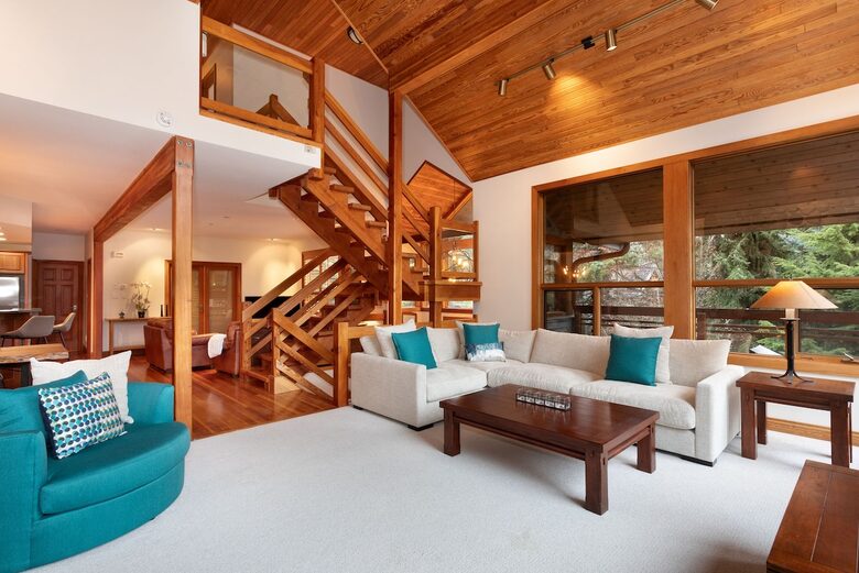 Whistler Elegance with Mountain Views - Whistler, Canada