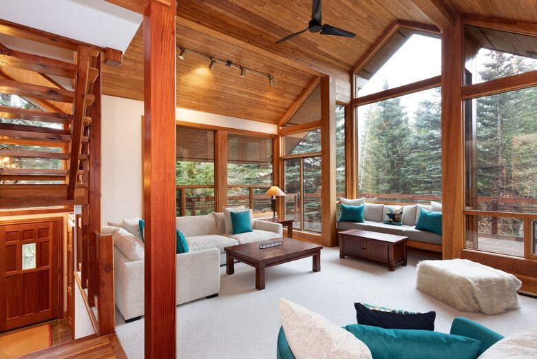 Whistler Elegance with Mountain Views - Whistler, Canada